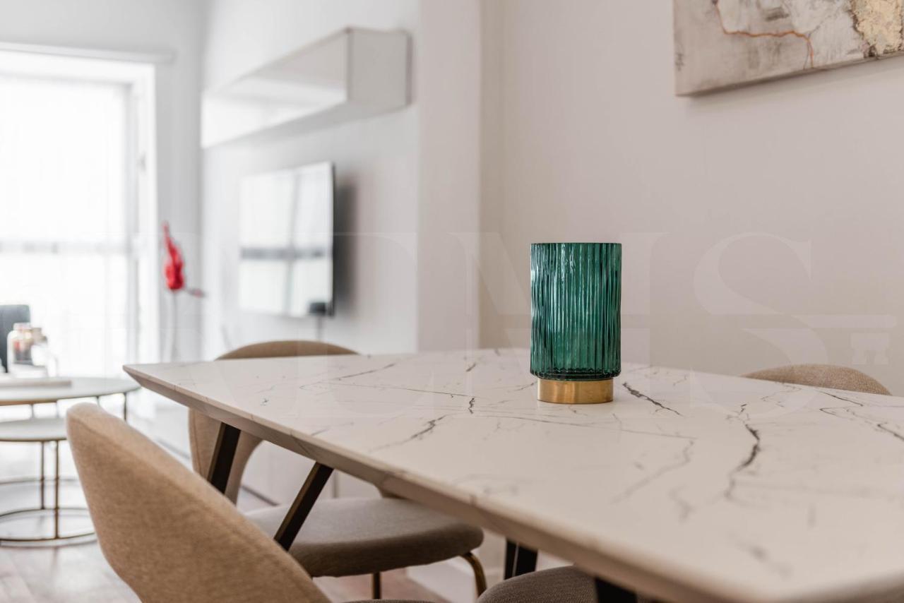 Apartment Designed Minimalist - Center By Rems