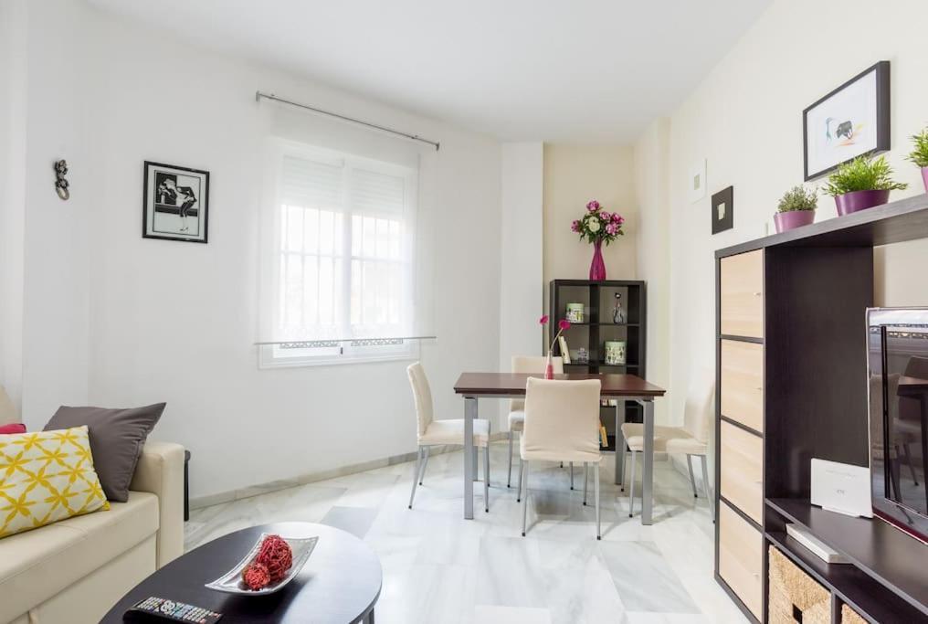Apartamento Bright, Quiet And Ground Floor In The Center Málaga