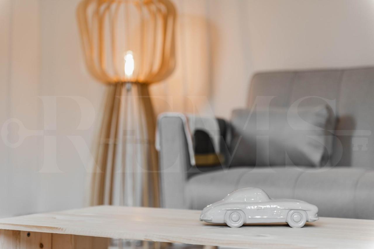 Idyllic And Spacious With Parking - Center By Rems Apartment *