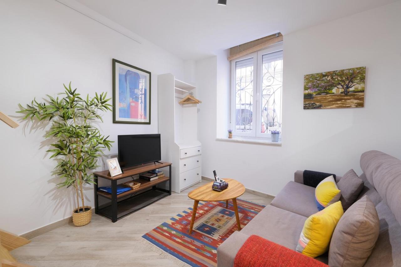Malasana 51, New Art Apartment, Breakfast Included, Historic Center, Quite Neighborhood, Ml