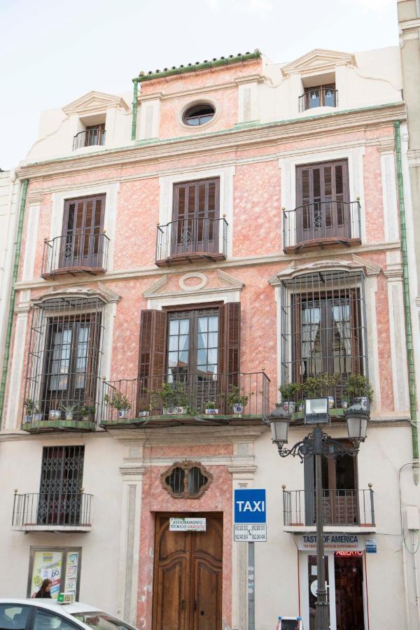 Adoorable Center Apartment