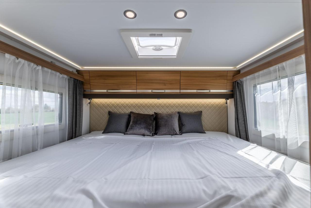 Campiri Base - Motorhome & Rvs Company Hotel en barco Málaga