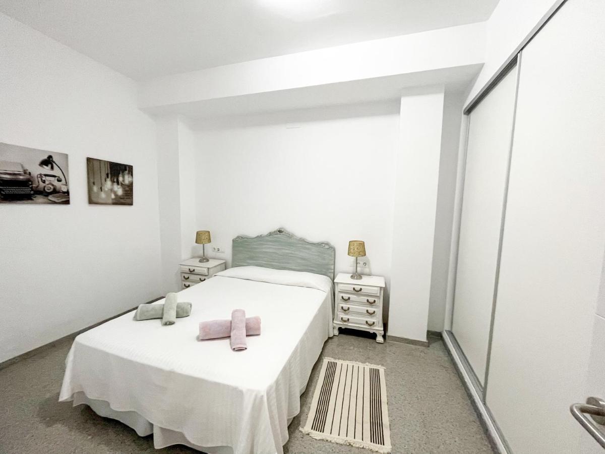 Amplio Apartamento En Av. Carlos Haya *