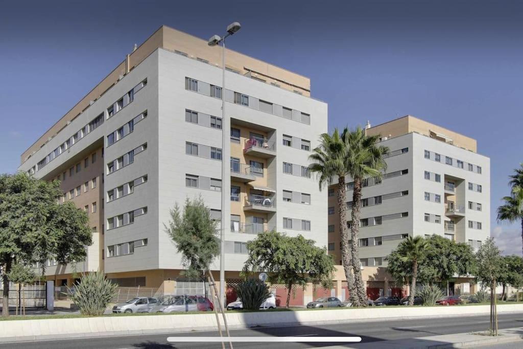 Pacifico 1º Linea De Playa Con Piscina Y Parking * Málaga