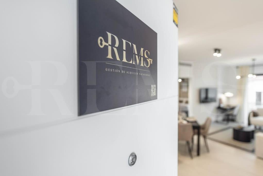 Modern With Patio & Parking By Rems Málaga