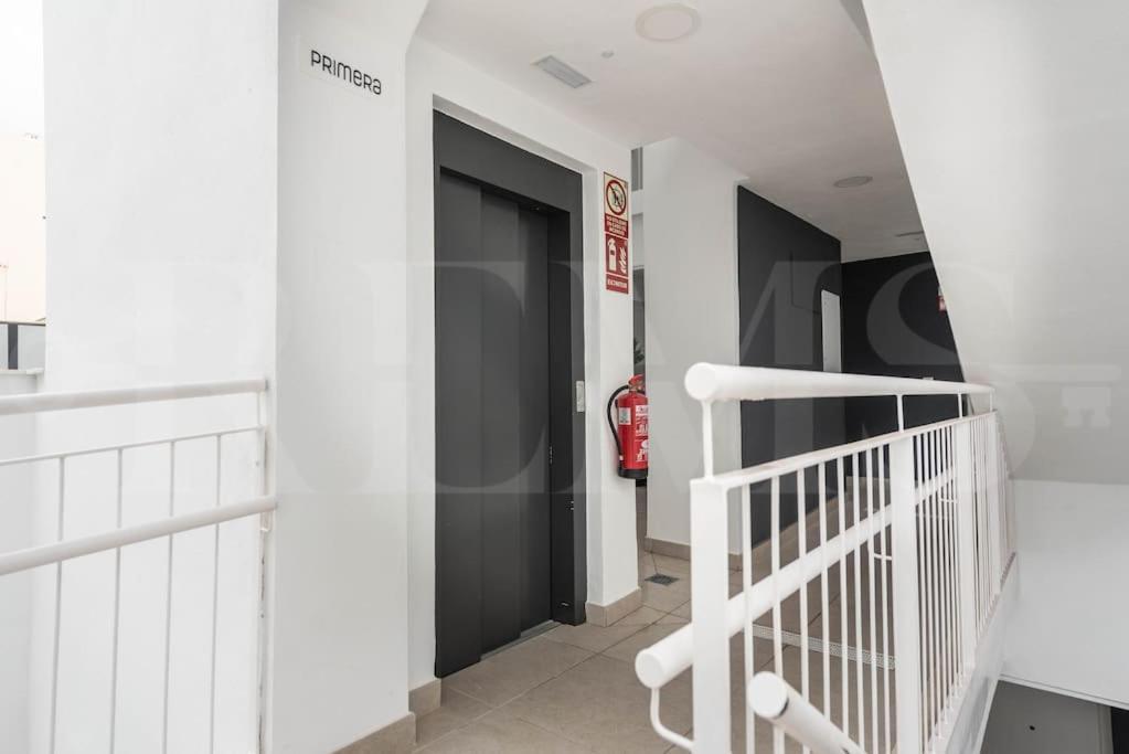 Modern With Patio & Parking By Rems Leilighet *