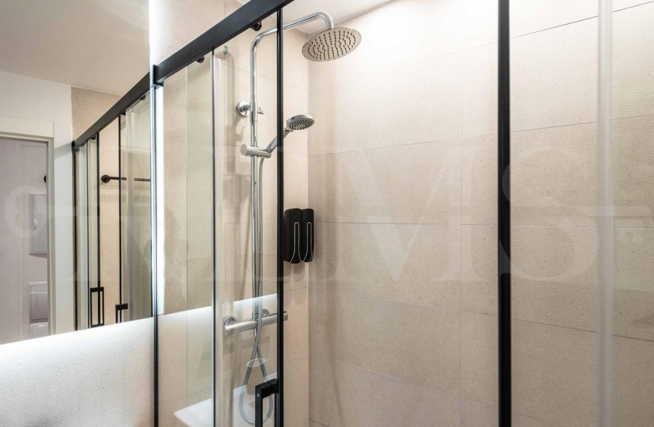 Apartamento Contemporary Luxe Duplex In The Heart Of By Rems *