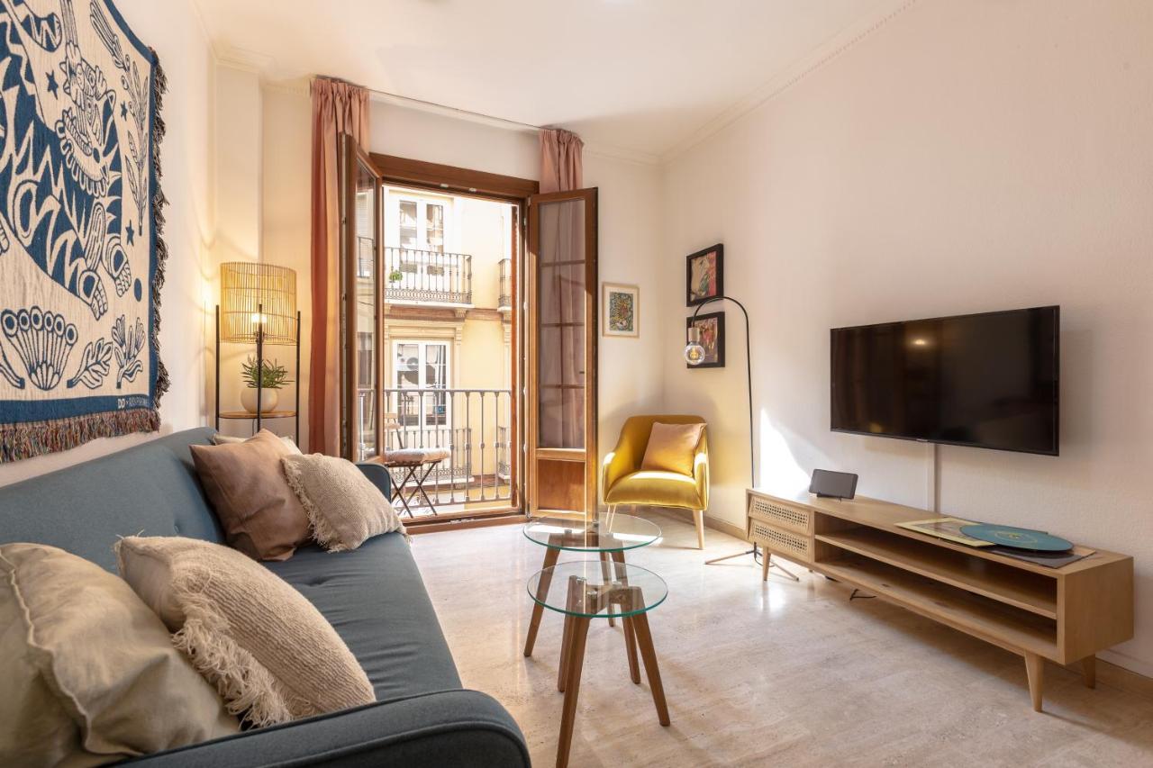 Bright With Patio And Balconies In The Center Leilighet *