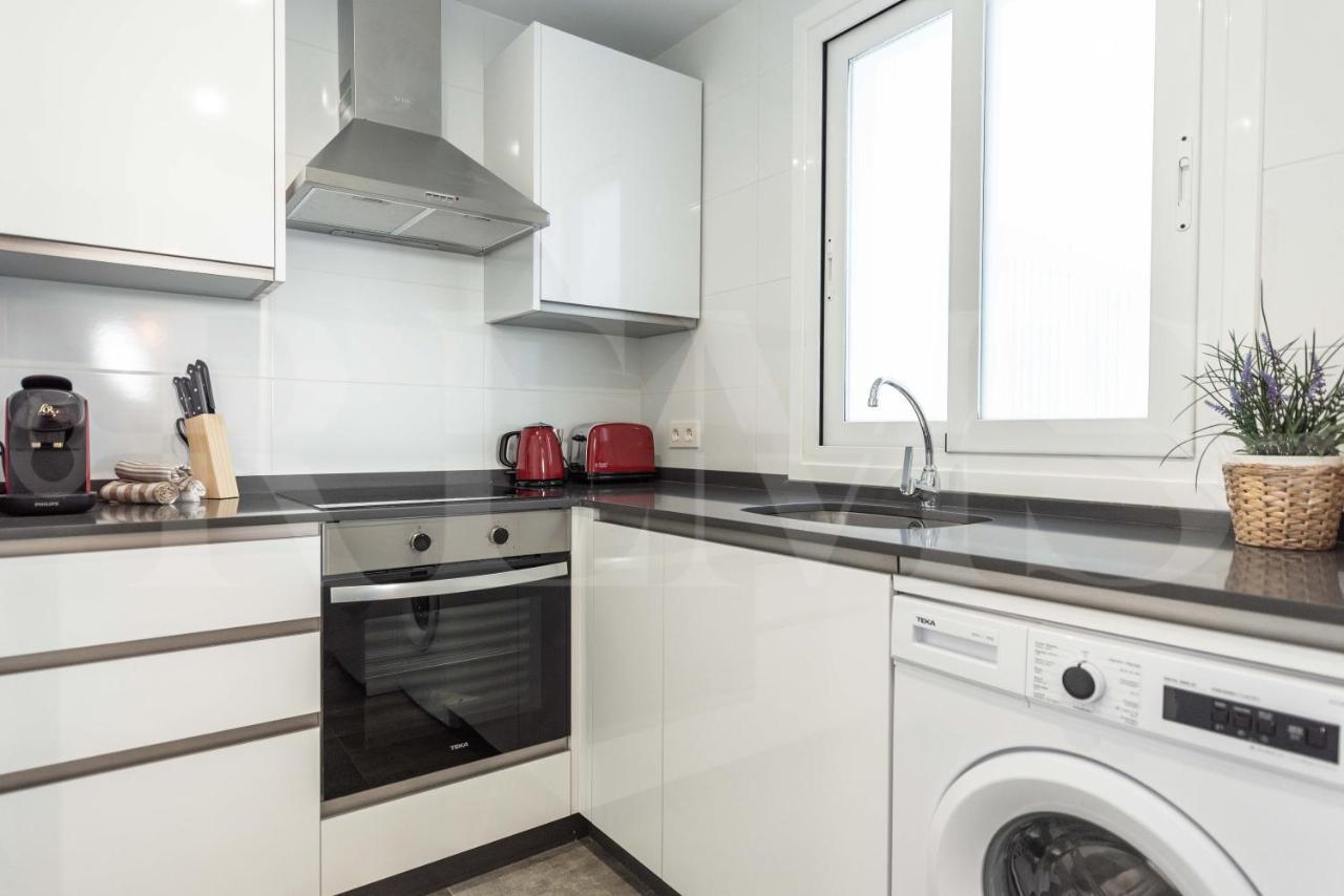 Stylish With Balcony & Parking Near The By Rems Appartement Málaga