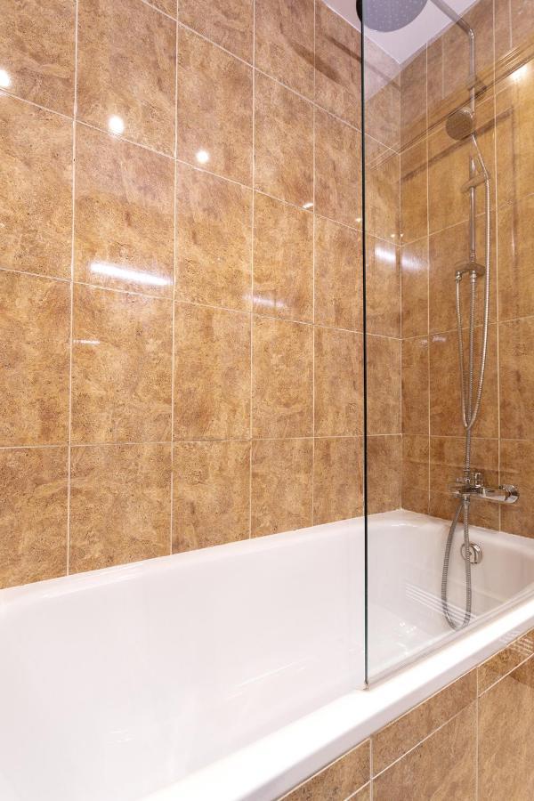 -malagasunapts-central Historic Heart Apartment