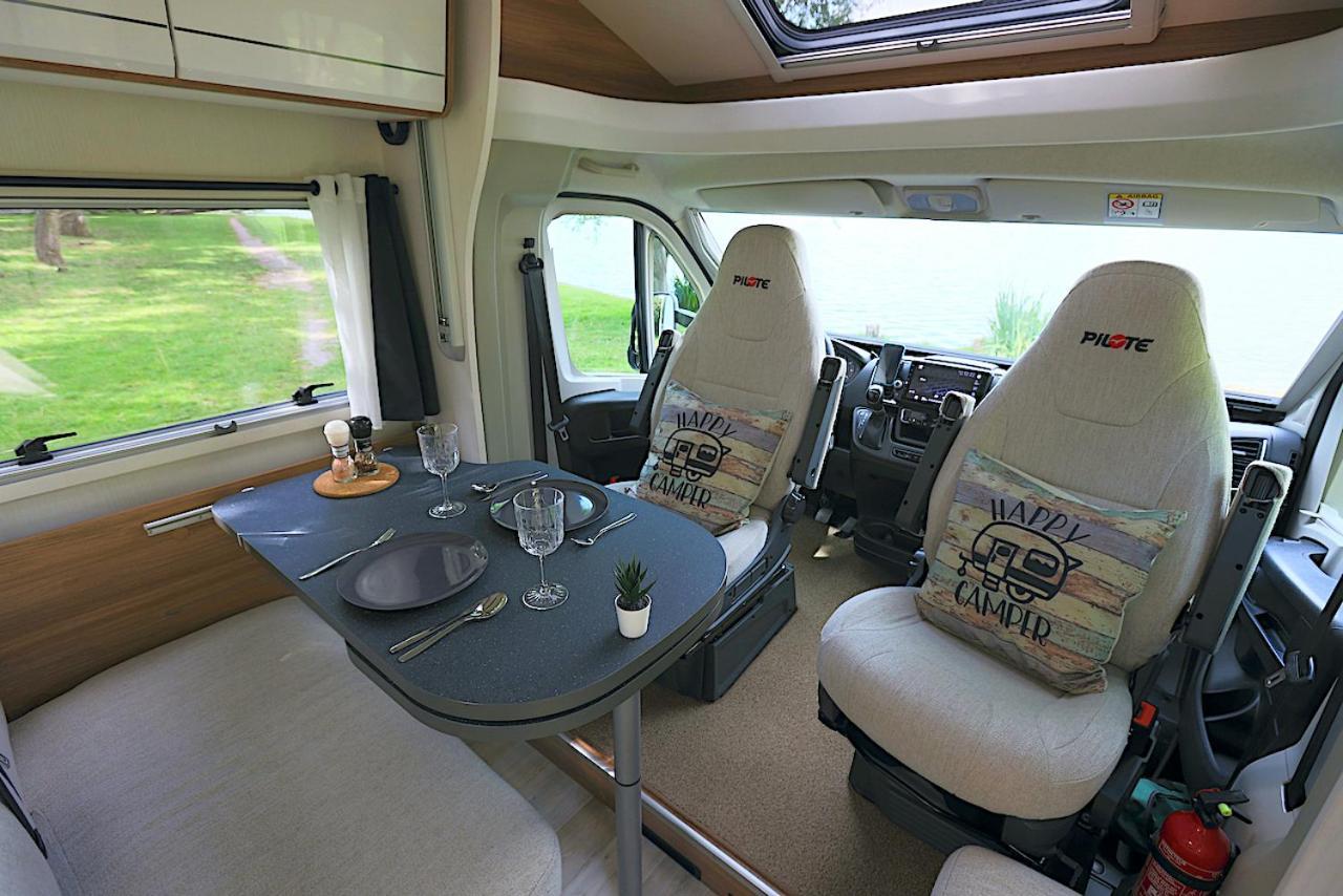 Hotel en barco Campiri Base - Motorhome & Rvs Company *