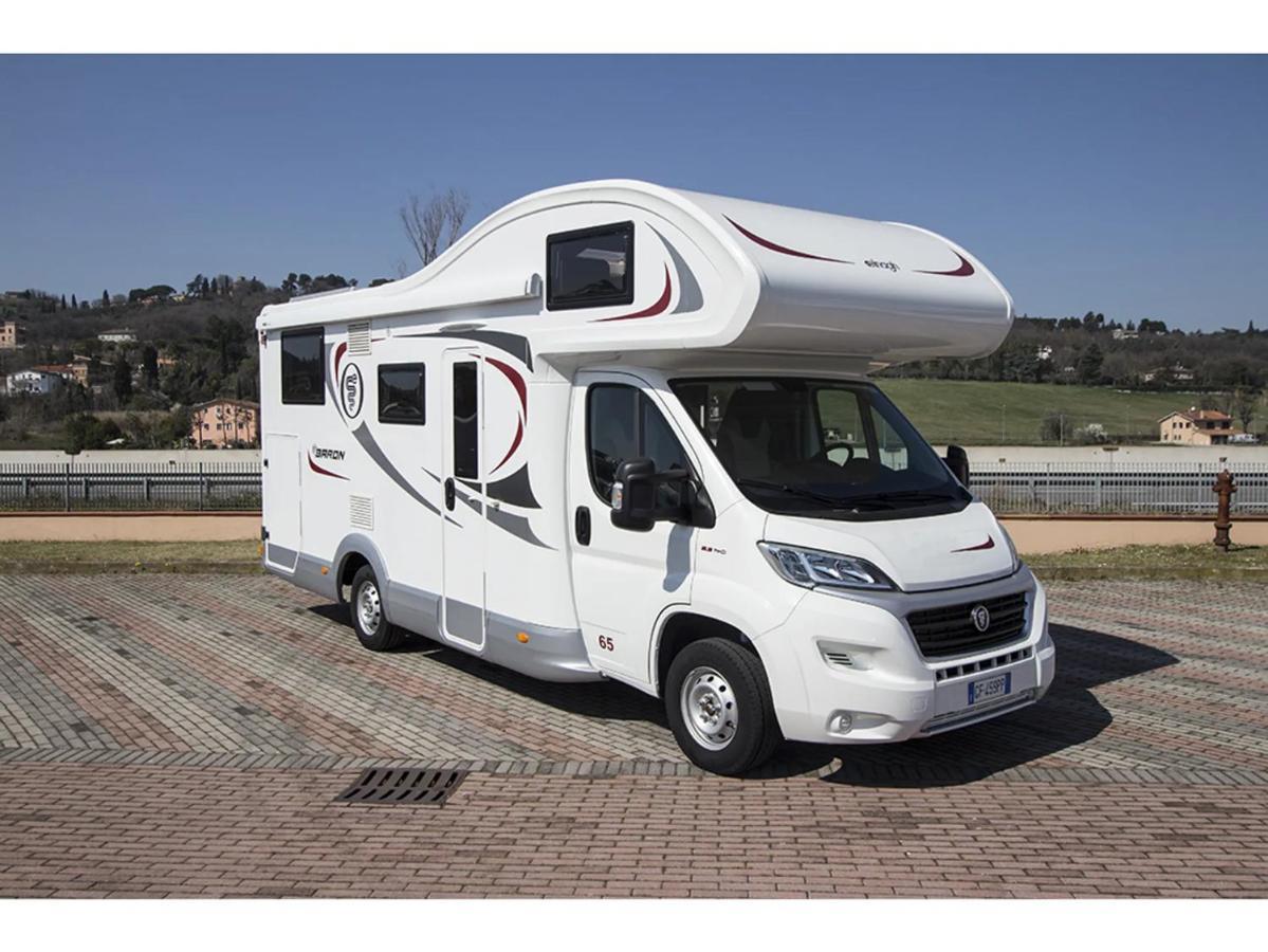 Campiri Base - Motorhome & Rvs Company Hotel en barco
