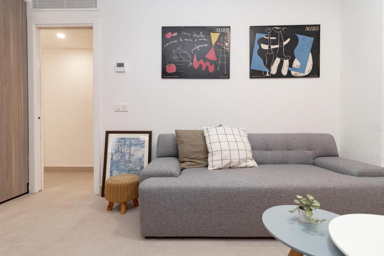 Appartement C23 Lovely 4 Bedroom Close To Maria Zambrano