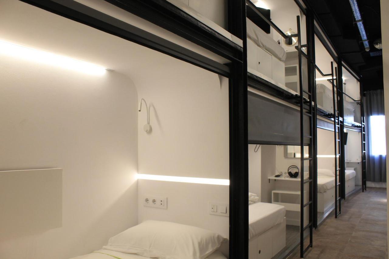 Capsule hotel M Pods