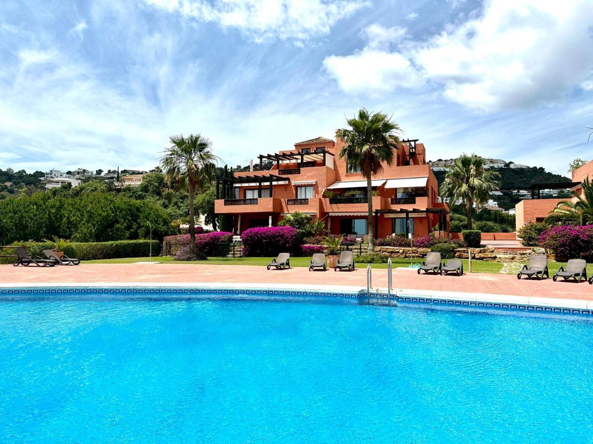 Apartment Bright In The Hills Of Elviria *