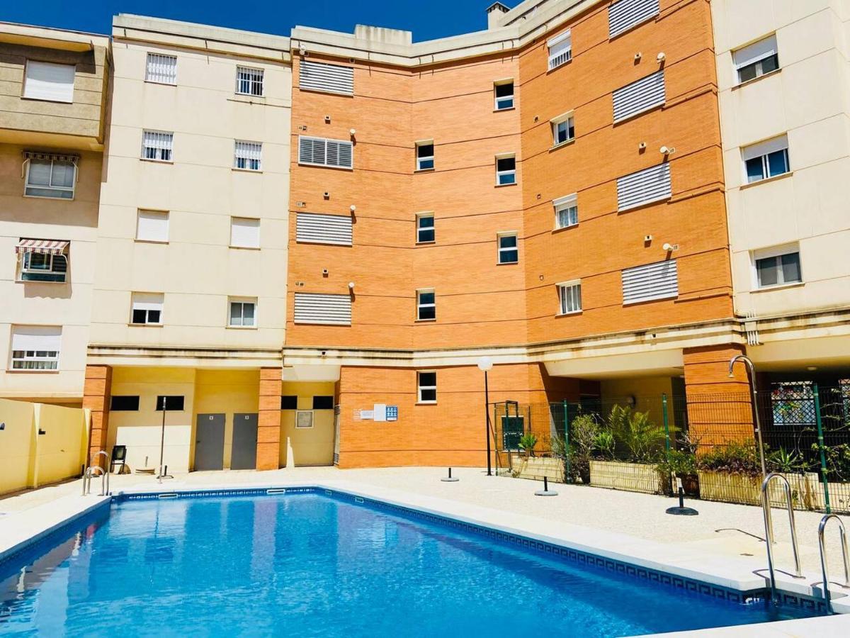 Vivienda De Vacaciones Con Piscina Y Wifi En Teatinos Málaga