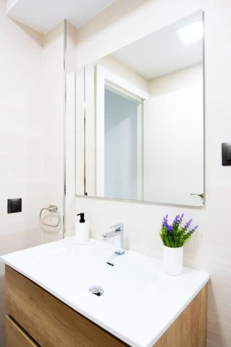 Apartamento Vacaciones En Playa Misericordia, Cerca Aeropuerto *