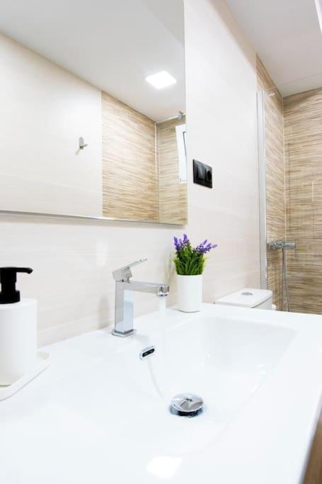 Vacaciones En Playa Misericordia, Cerca Aeropuerto Apartamento *
