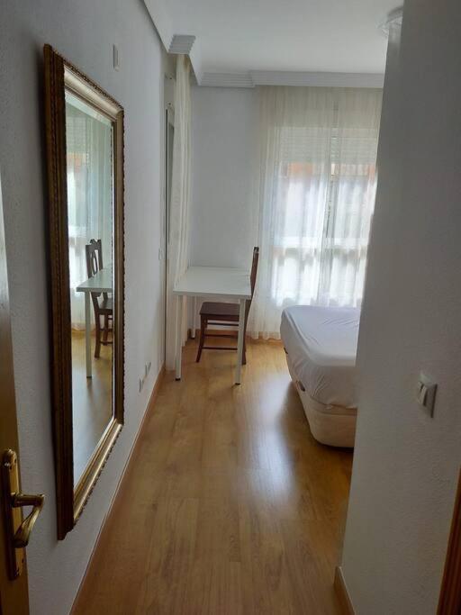 Apartamento Piso En Zona Universitaria-teatinos. Málaga