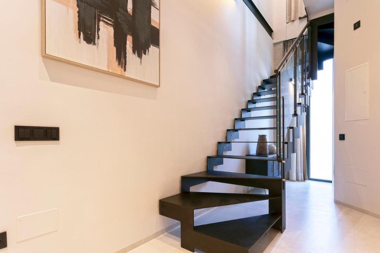 Magnificent Renovated 2bd 2bth Duplex With Backyard - Centre * Malaga
