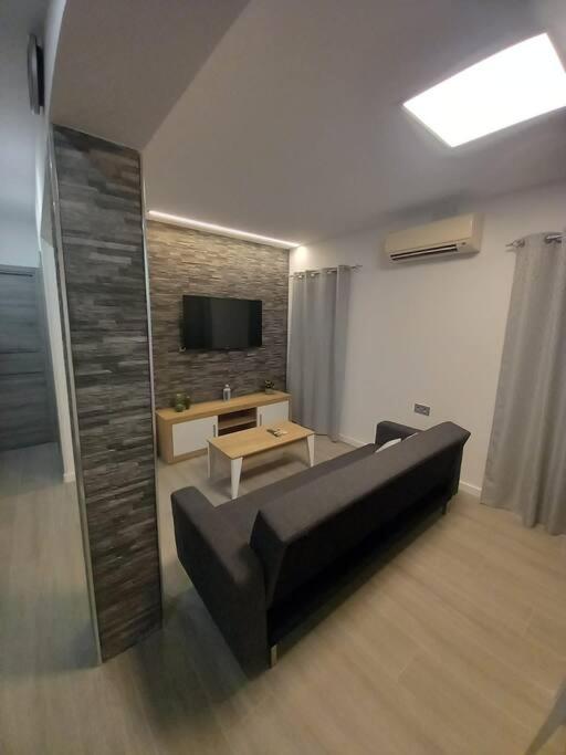 Family Flat Close To The Centre-v-estrell *