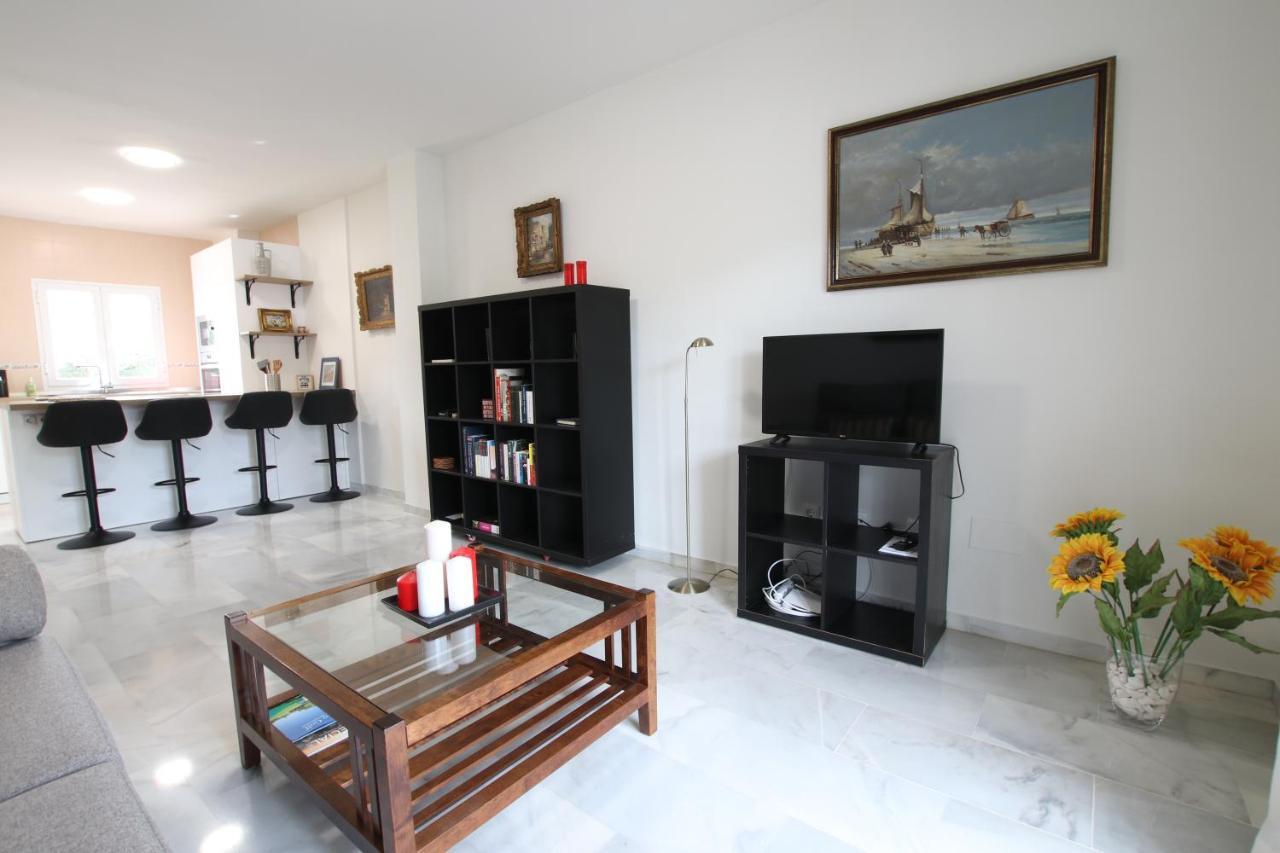 Tess Apartamento Buganvilla Lauro Golf Apartamento *