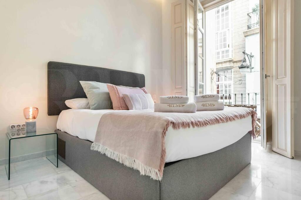 Luxurious In Center With Parking By Rems Lejlighed *