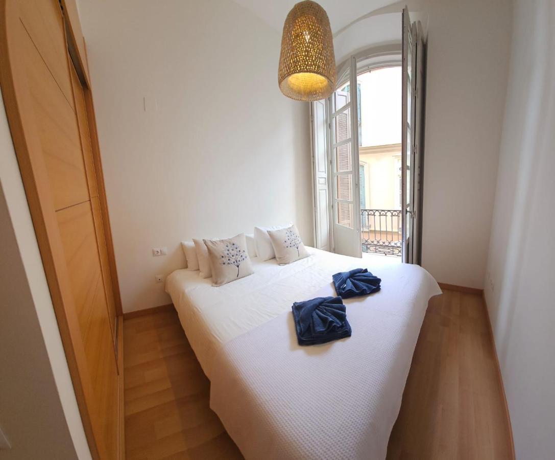 Nino De Guevara's Andalusian Charm: The Essence Of City Center Leilighet *