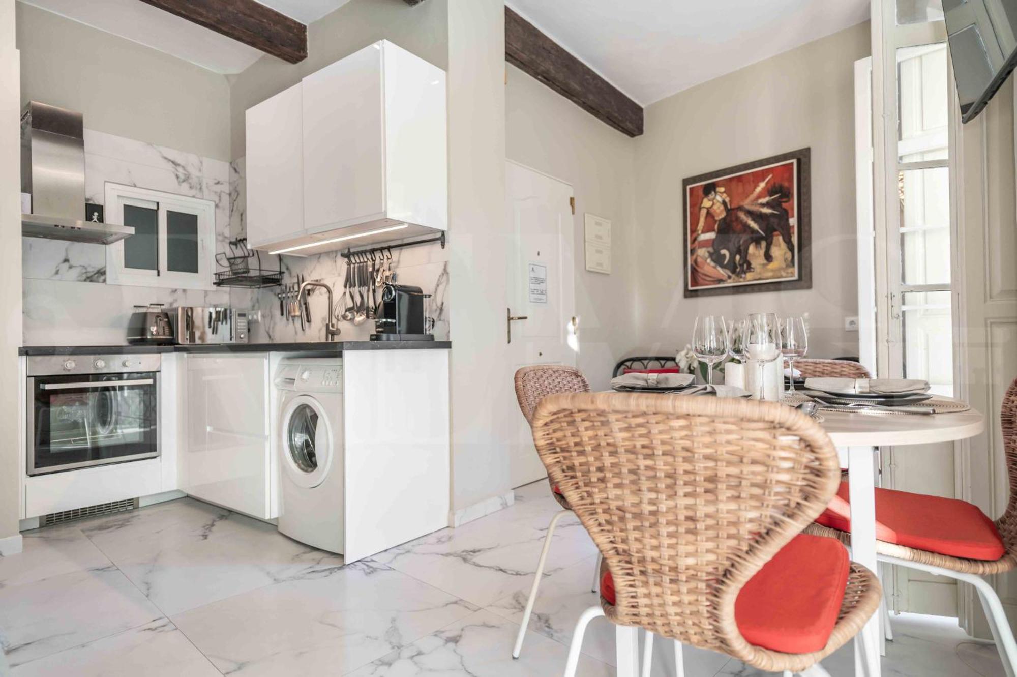 Apartamento & Authentic With Balcony By Rems
