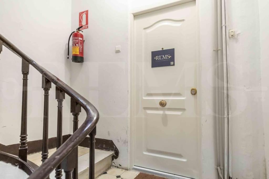 & Authentic With Balcony By Rems Apartamento *