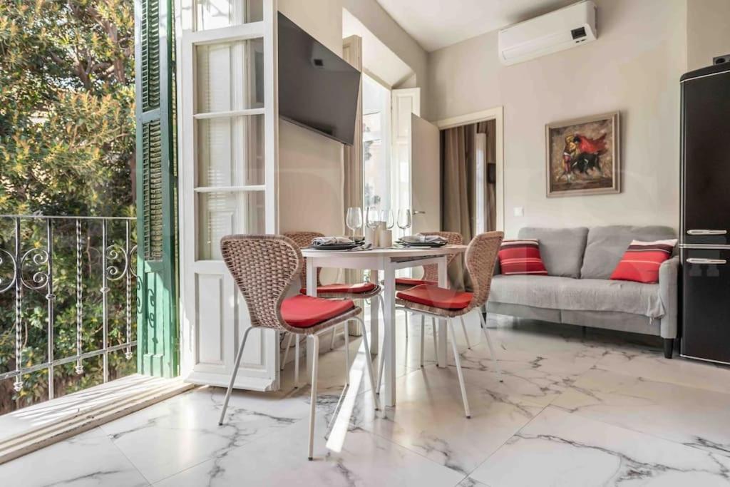 Apartamento & Authentic With Balcony By Rems *