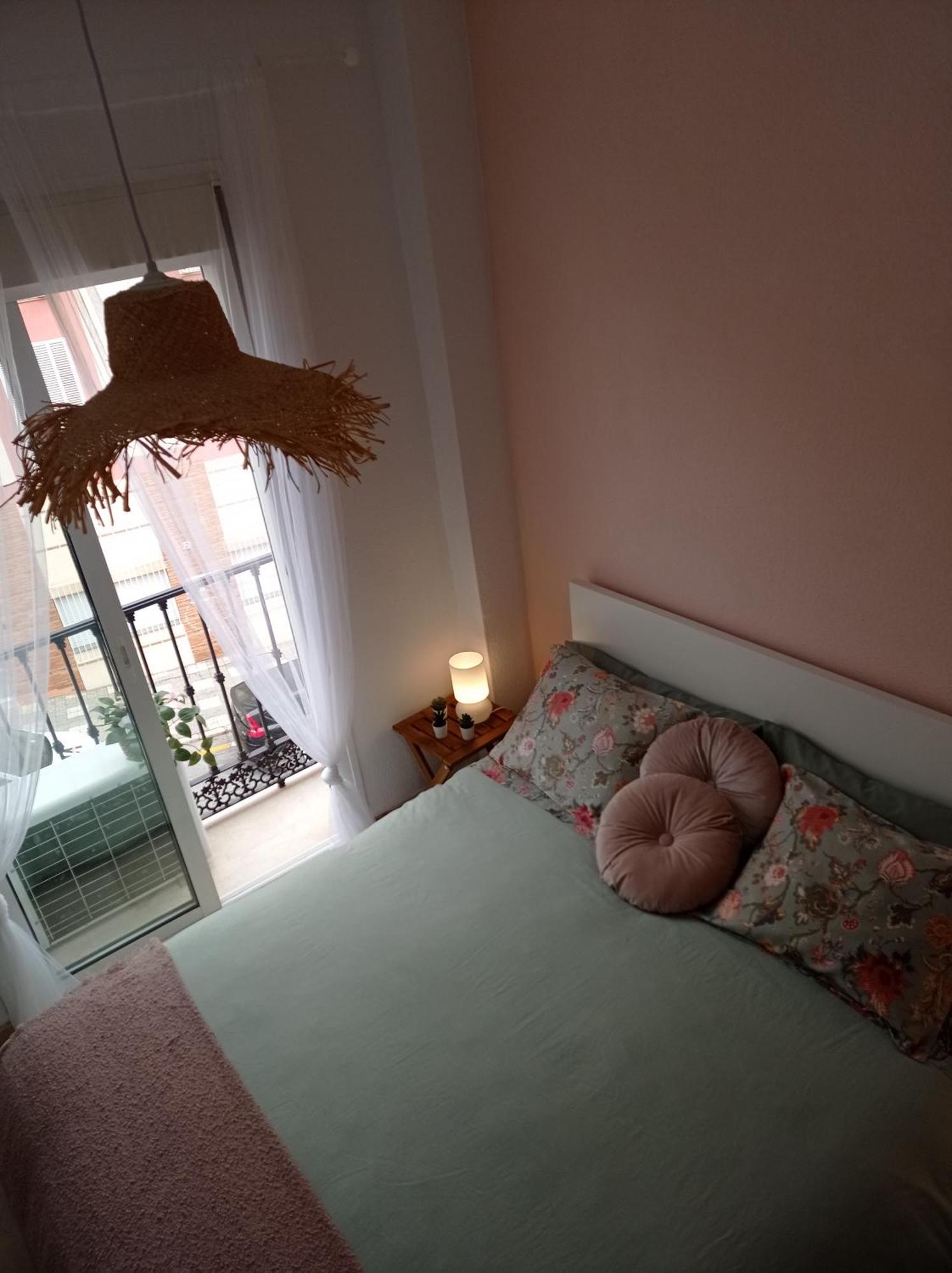 Apartamento Penthouse With Solarium In The Center Of Malaga-atico Con Solarium En El Centro De Málaga