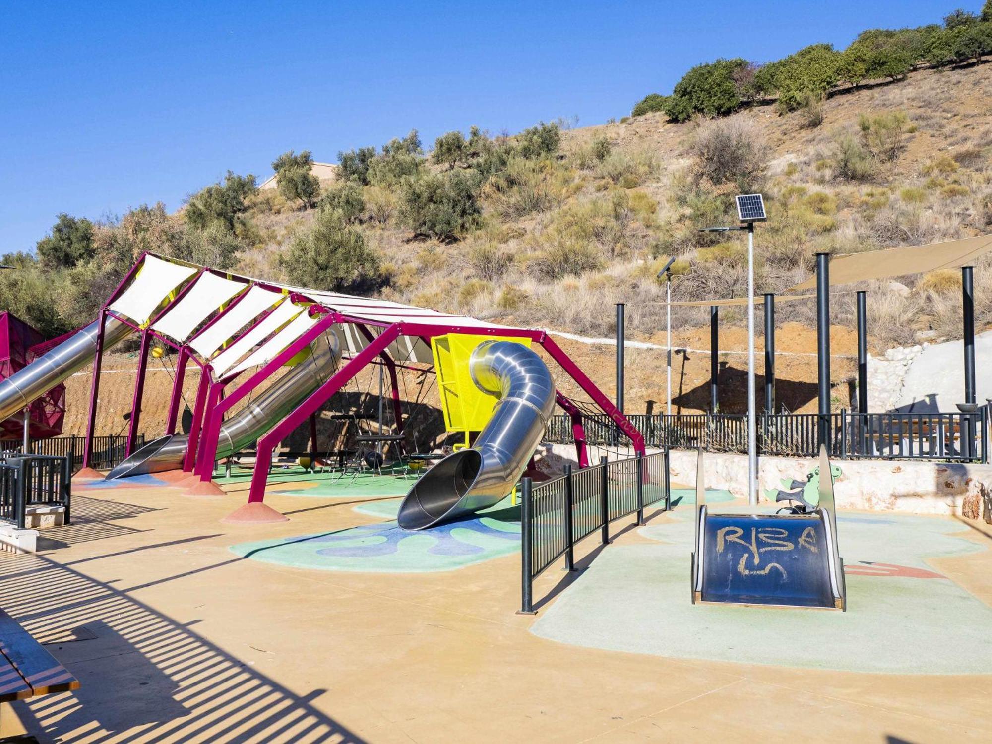 Atico Con Vistas Al Mar Piscina Y Parking Malaga
