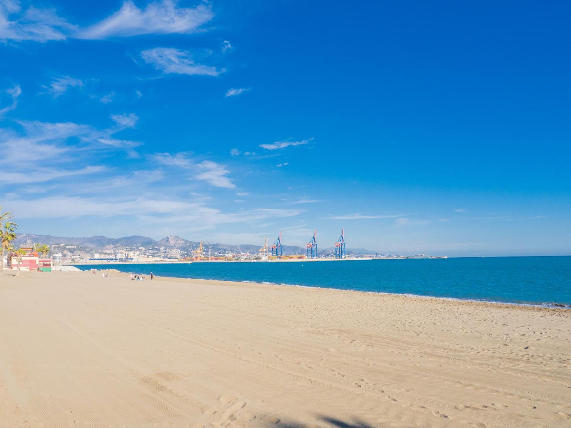 Cubo's Seaview Port & Free Parking
