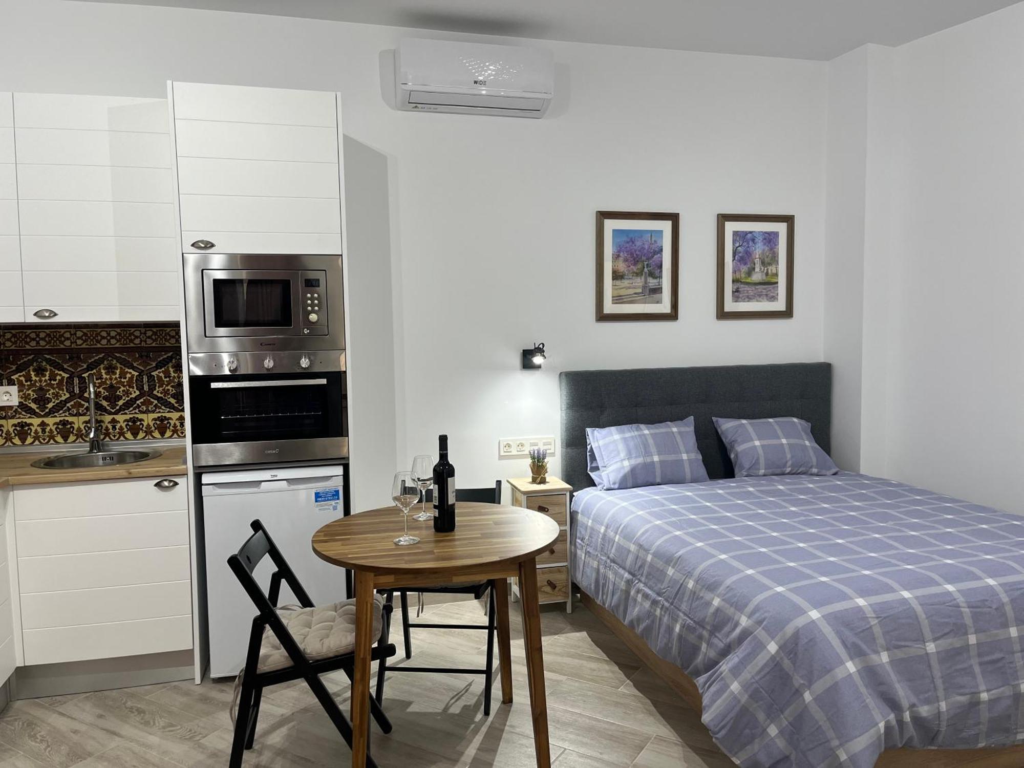 Malasana 51, New Art Apartment, Breakfast Included, Historic Center, Quite Neighborhood, Ml Lägenhet Málaga