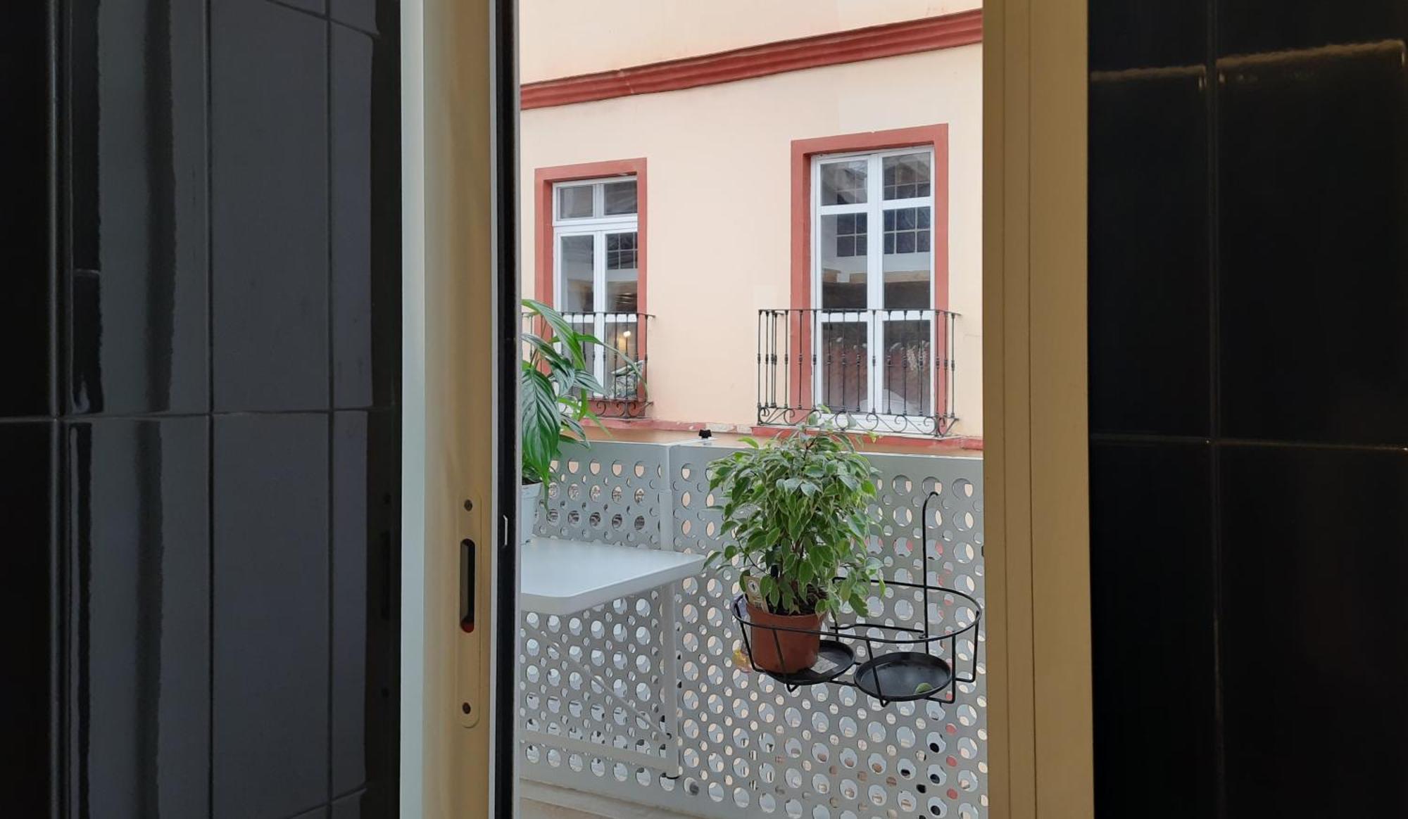 With Two In The Center Of Appartement