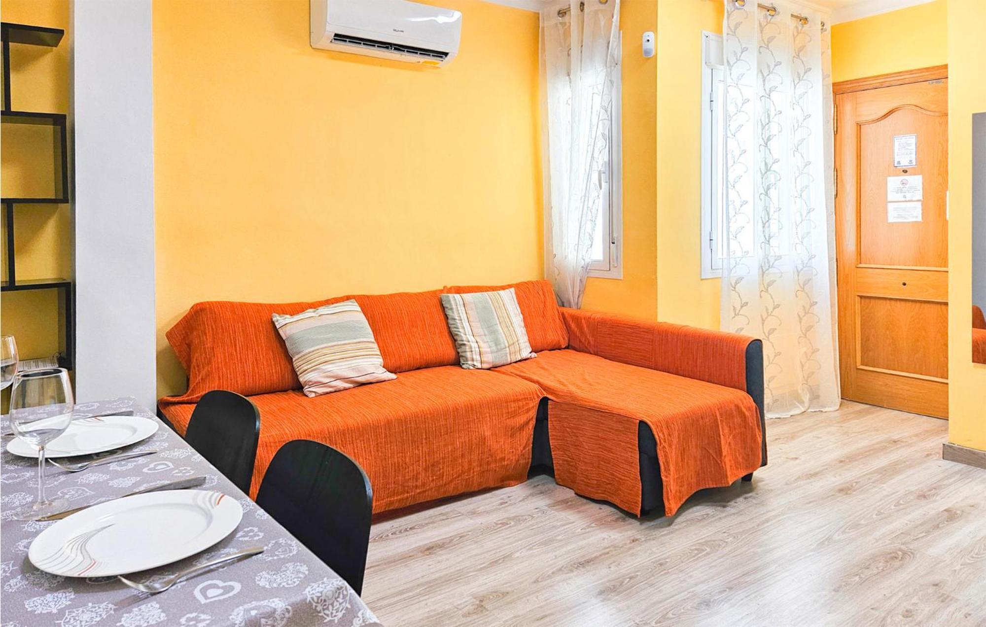 Stunning In With 2 Bedrooms *