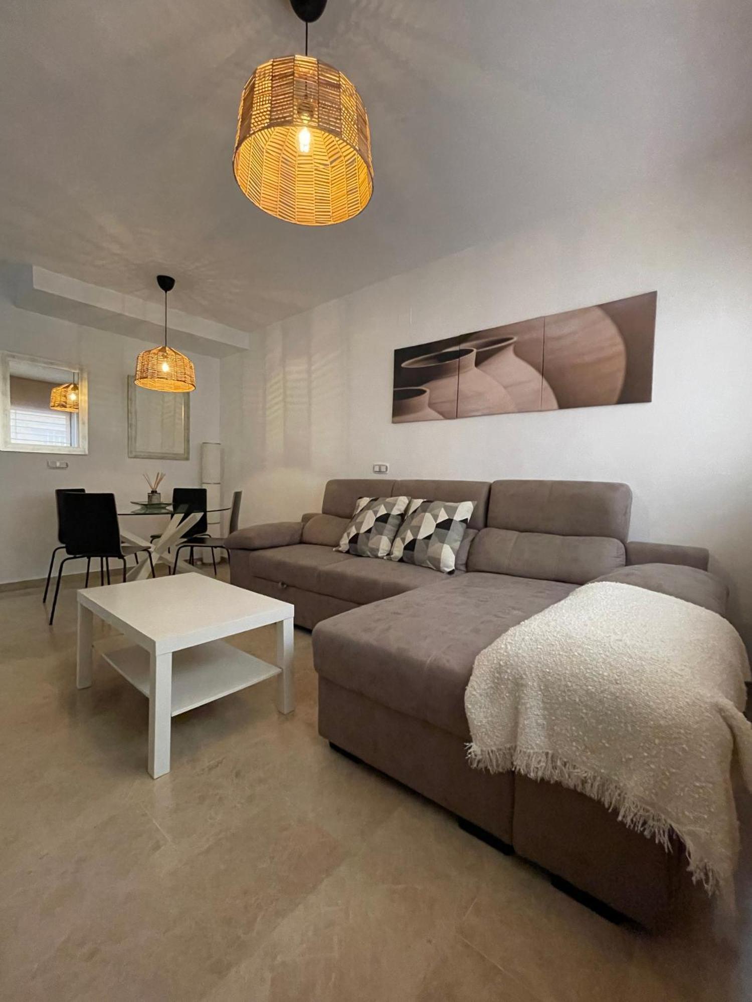 Apartment A 5 Min Estacion De Tren- Patio-parking Y Playa *