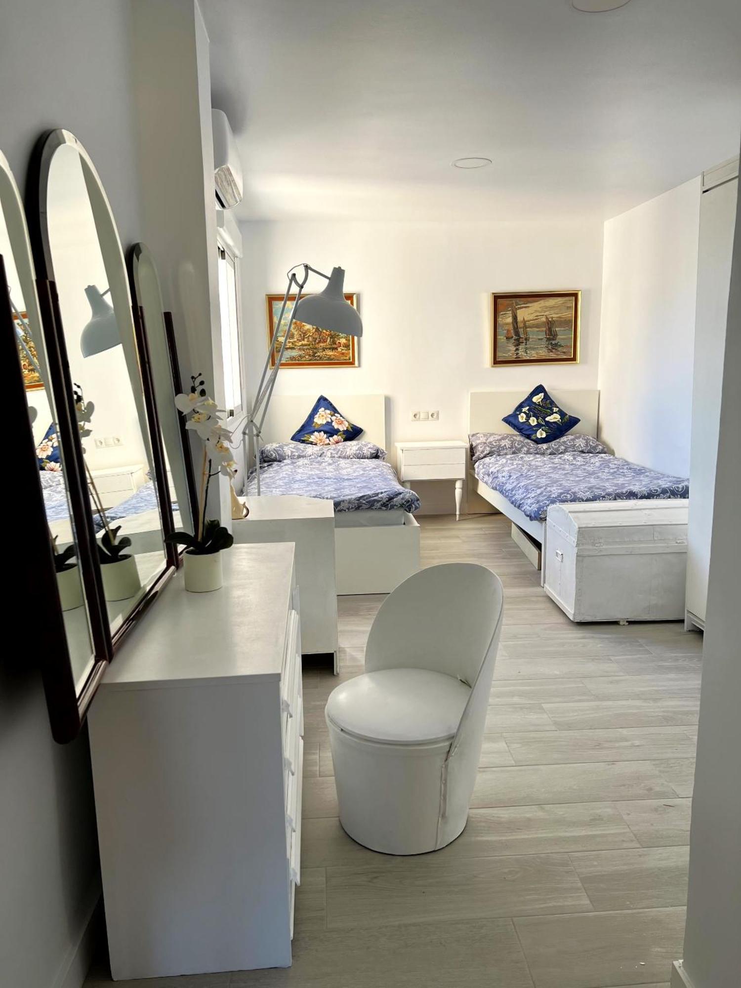 Rare Find! Skyline View-modern 6 Bed 2 Bath Flat In The Heart Of Alloggio in famiglia