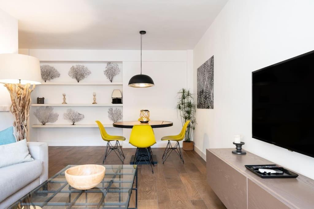 Super Flat With Terrace And Free Parking Lägenhet *