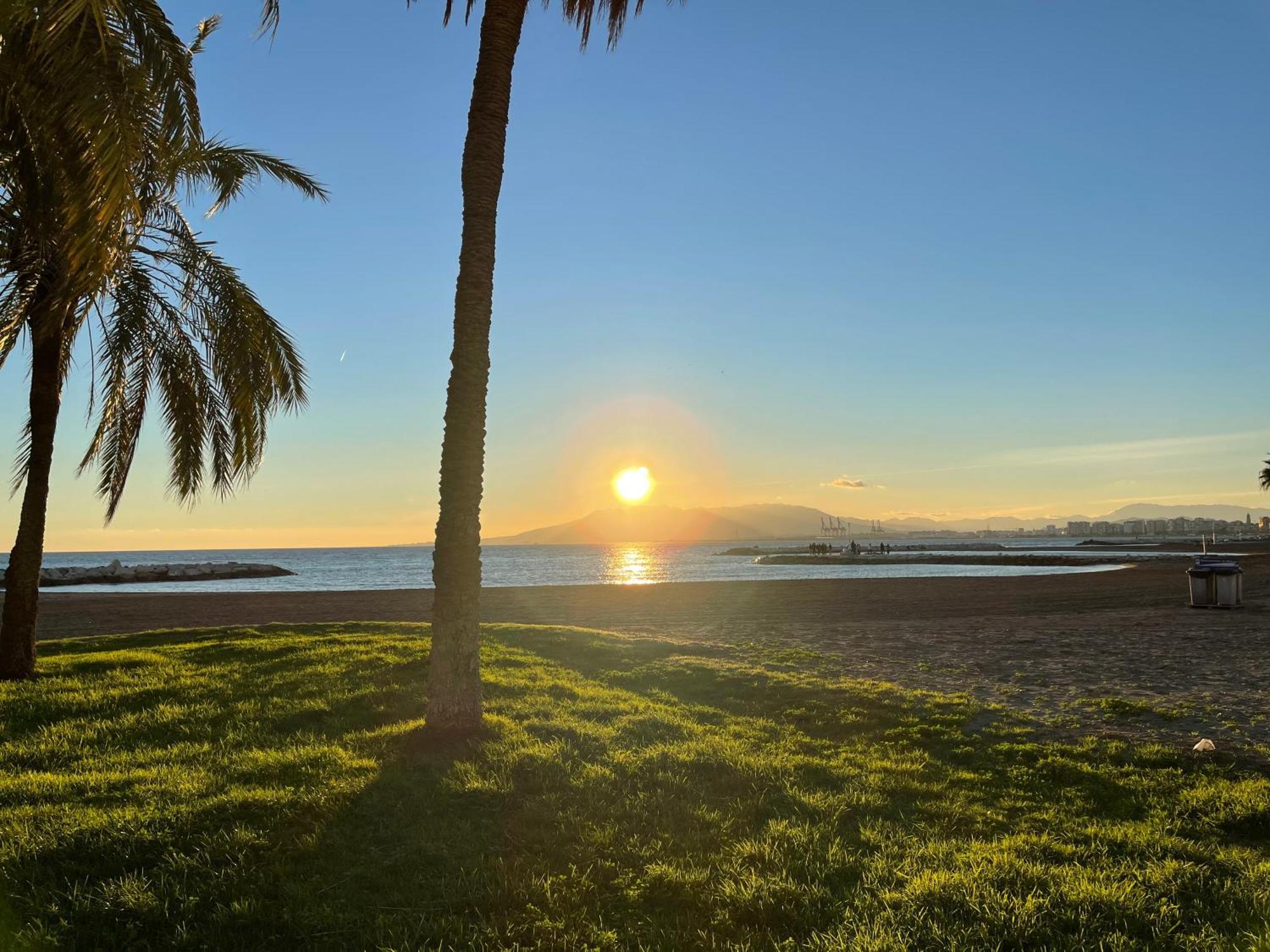 Apartment A 5 Min Estacion De Tren- Patio-parking Y Playa