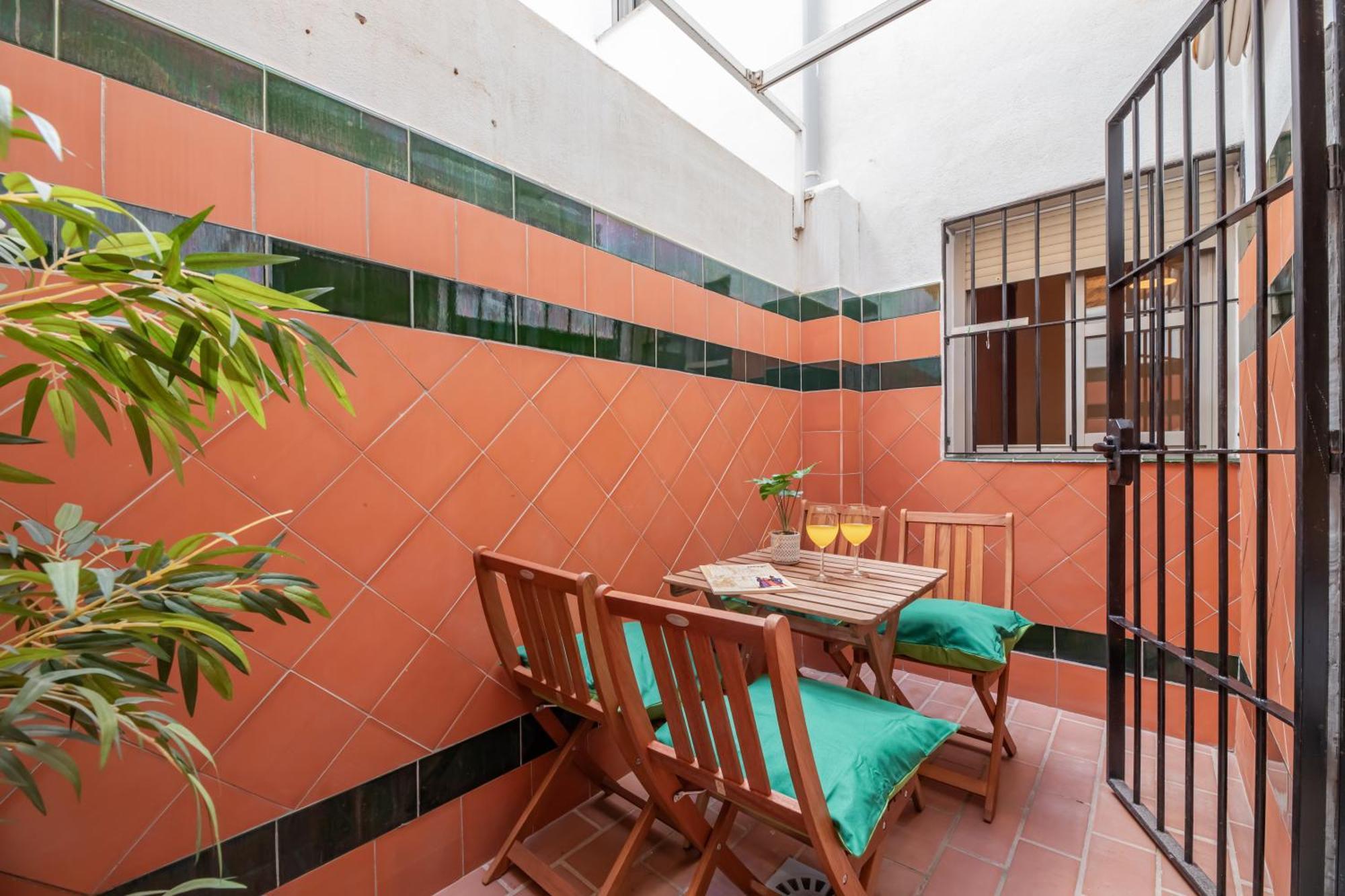 Charming 4-bedroom In Malaga's Historic Center Appartement *