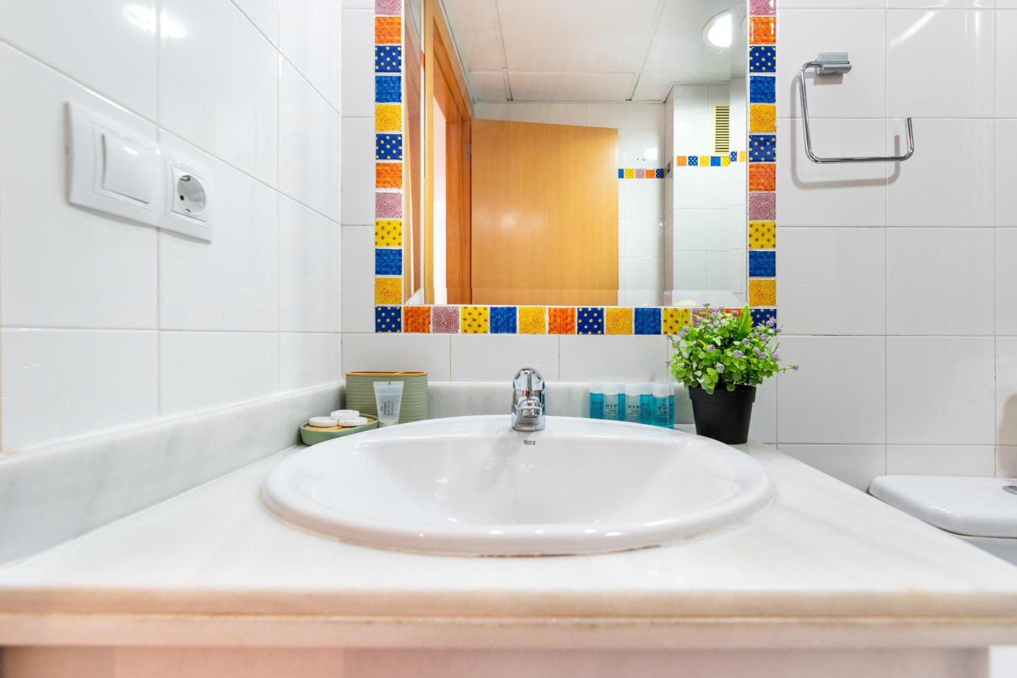 Apartamento Wintowinrentals Quiet Apartment, Good Location, Free Parking Málaga