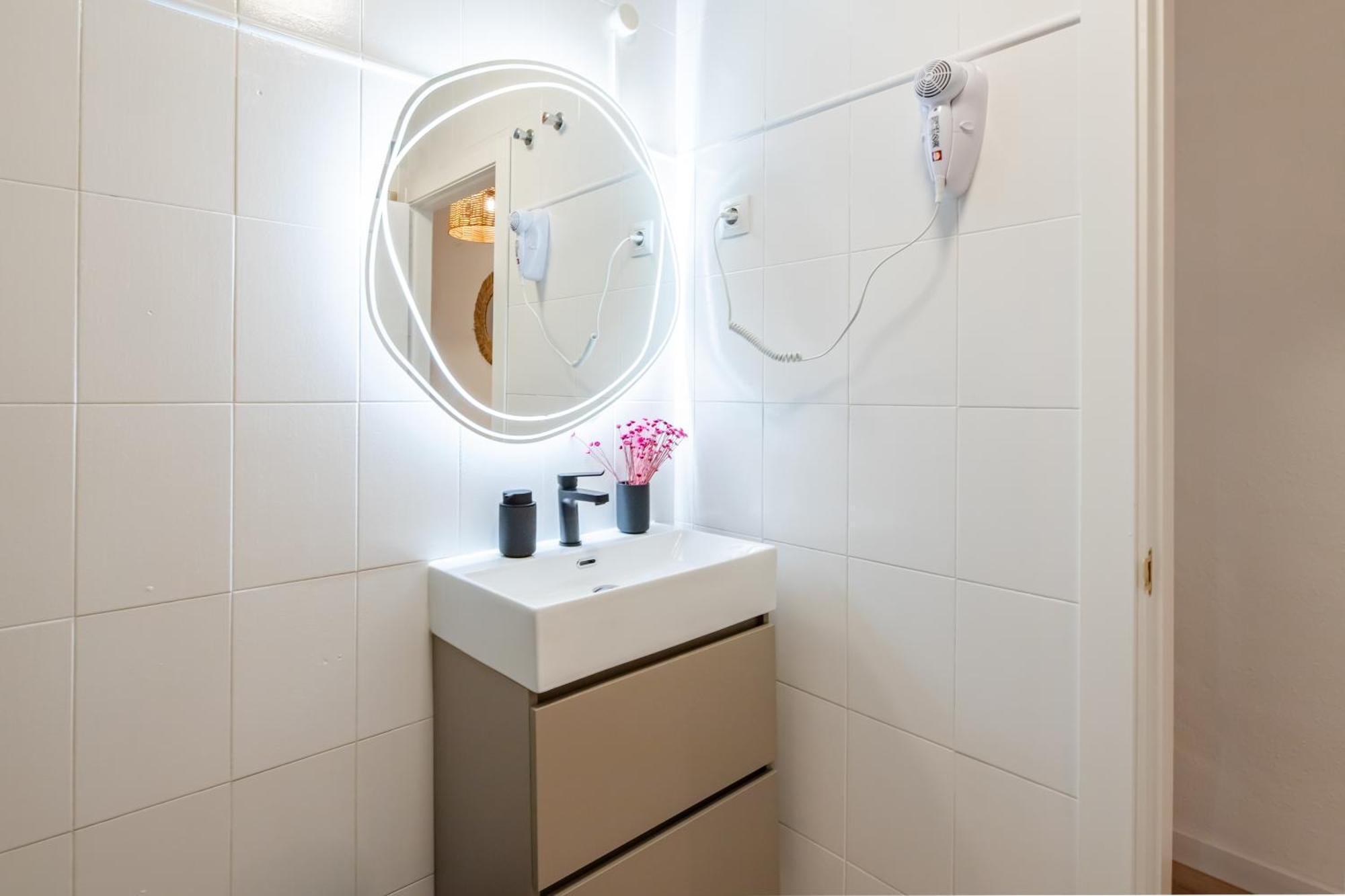 Charming 4-bedroom In Malaga's Historic Center Appartement *