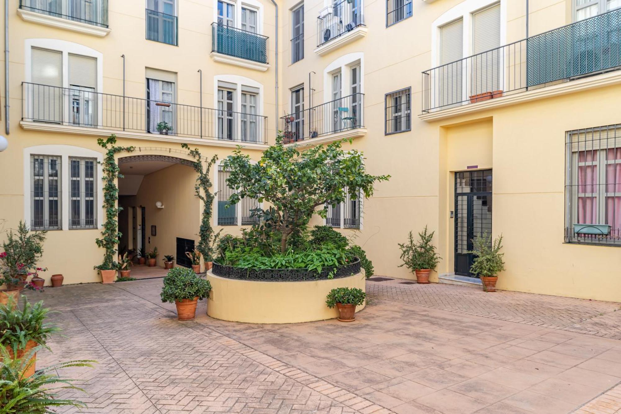 Charming 4-bedroom In Malaga's Historic Center Appartement *