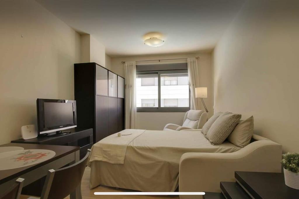 Apartamento 2º Linea De Playa Con Piscina & Parking Málaga