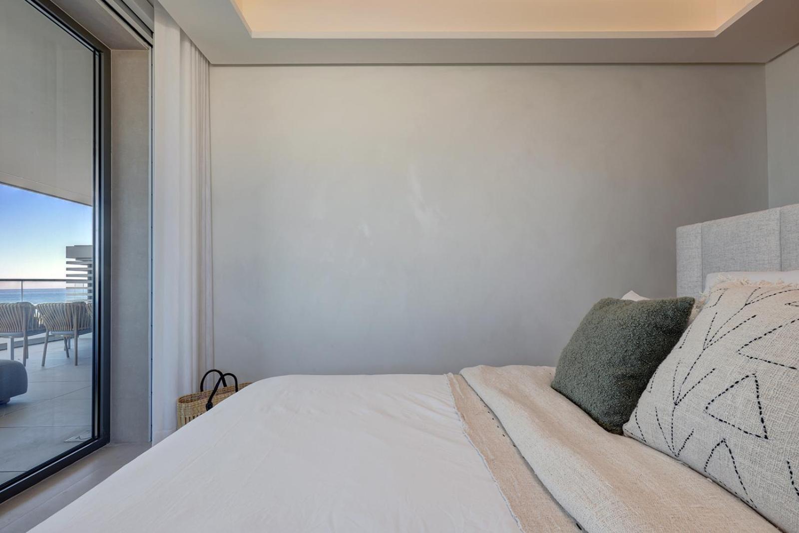 Luxury Front 2 Bed In Towers *