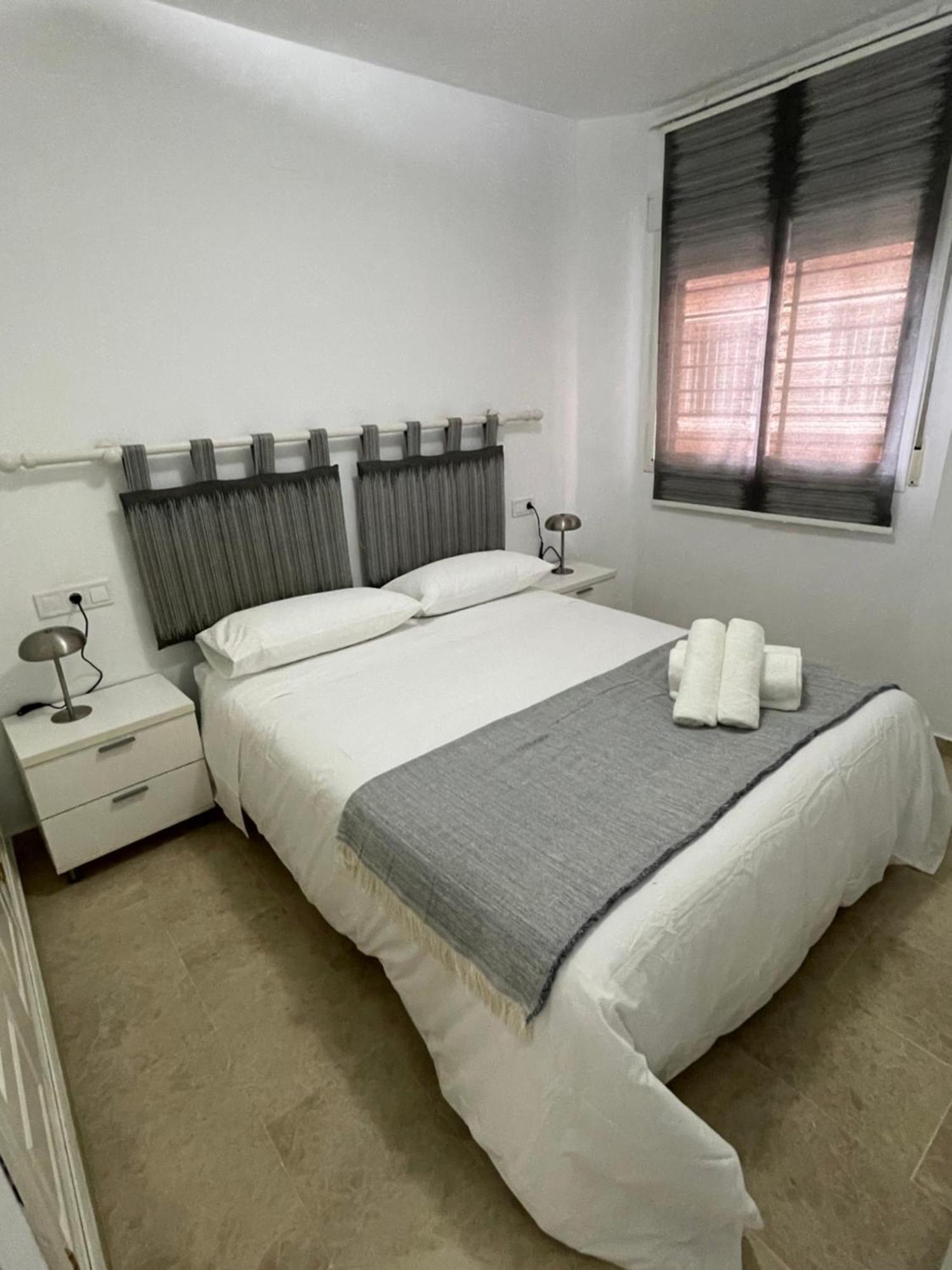 Apartment A 5 Min Estacion De Tren- Patio-parking Y Playa