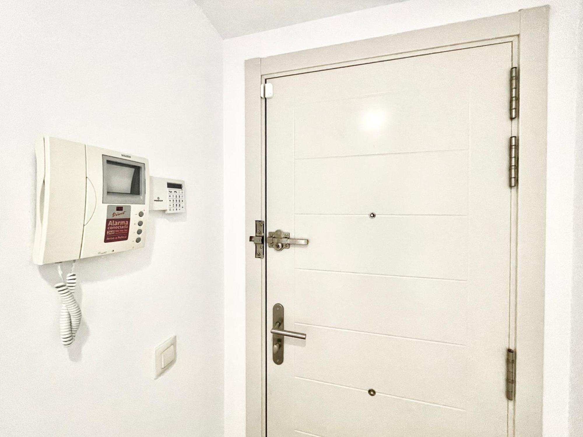 Maravilloso Centrico De 70m2, Jardin Propio 40m2 Con Piscina Ninos Y Parking Opcional * Málaga