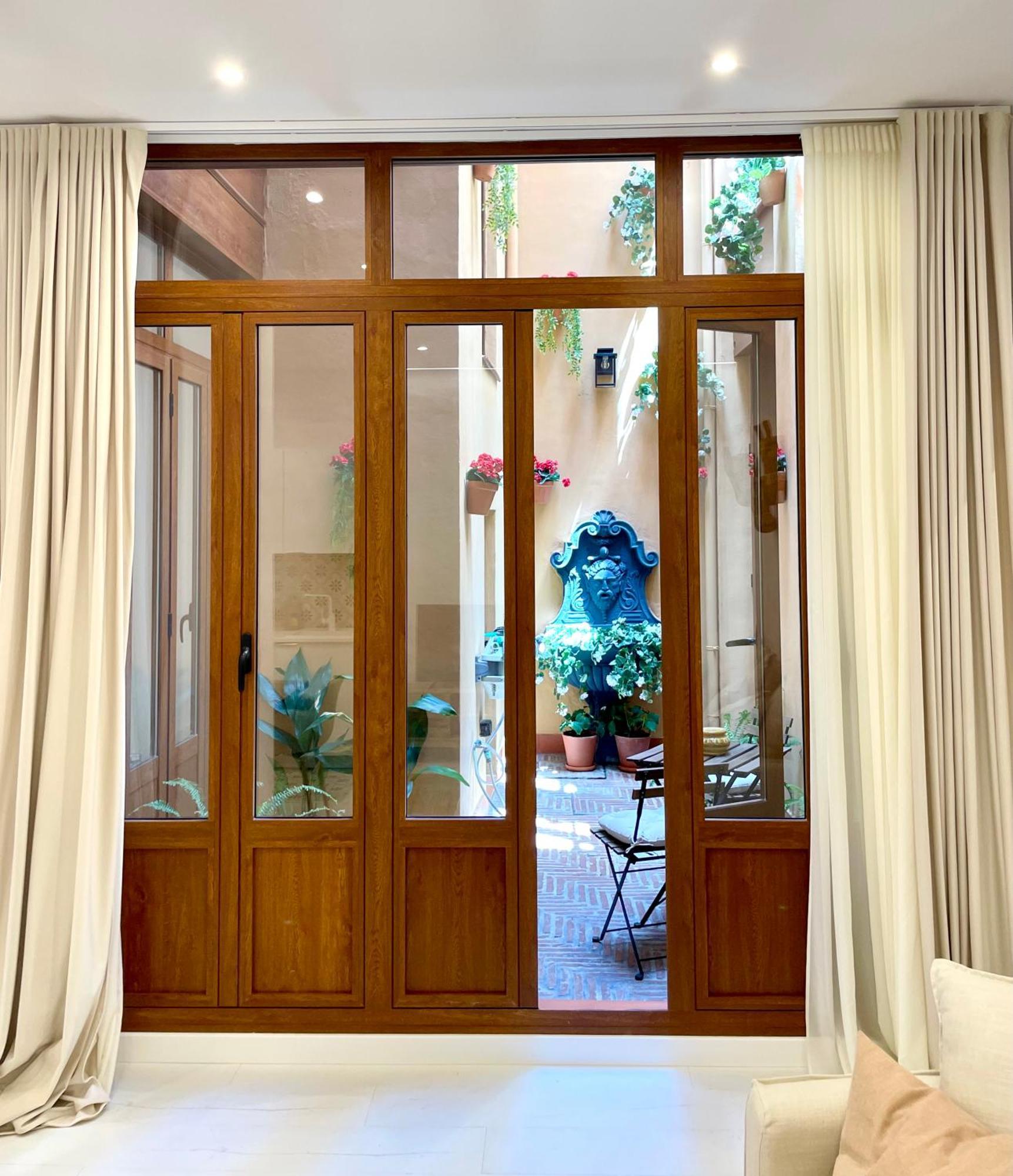 Piso Con Patio, 3 Habitaciones, En La Goleta * Malaga
